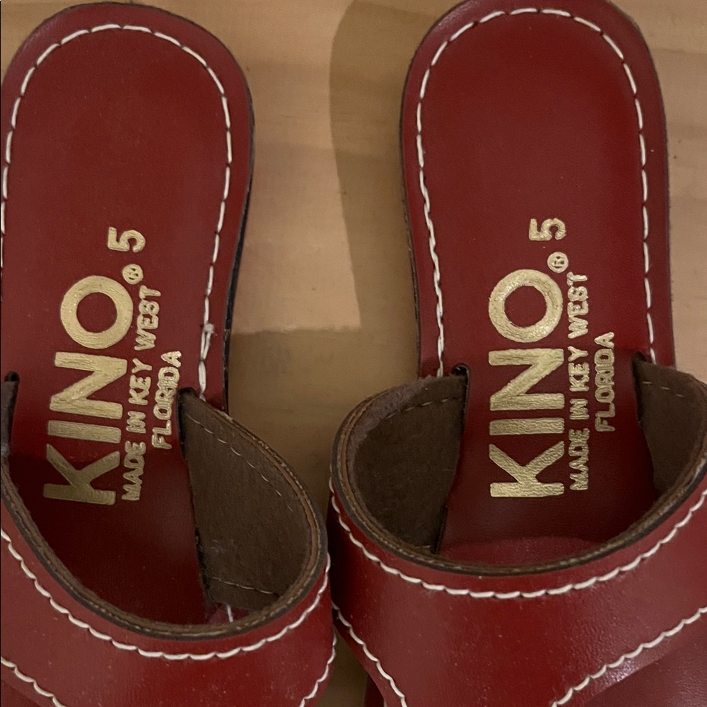 Kino Women's Red Sandals - Picture 2 of 4
